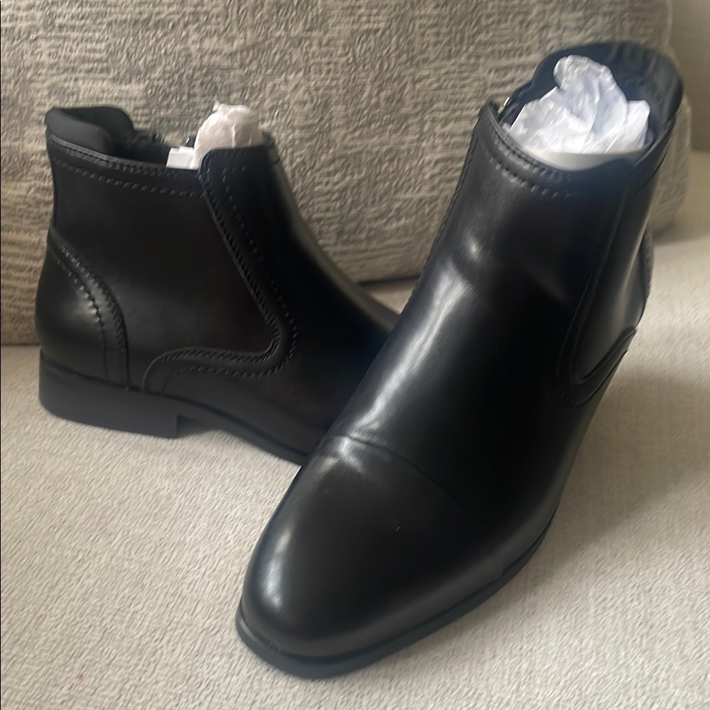 Black Leather Chelsea Boots with Elastic Panels